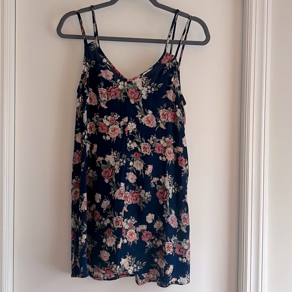 Forever 21 Tops - Double strap navy floral summer long tank blouse